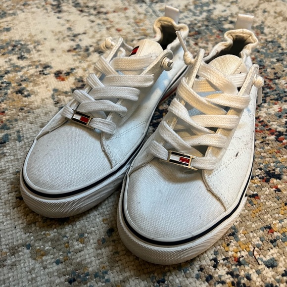 Women’s Tommy Hilfiger slip on style shoe - Picture 2 of 10